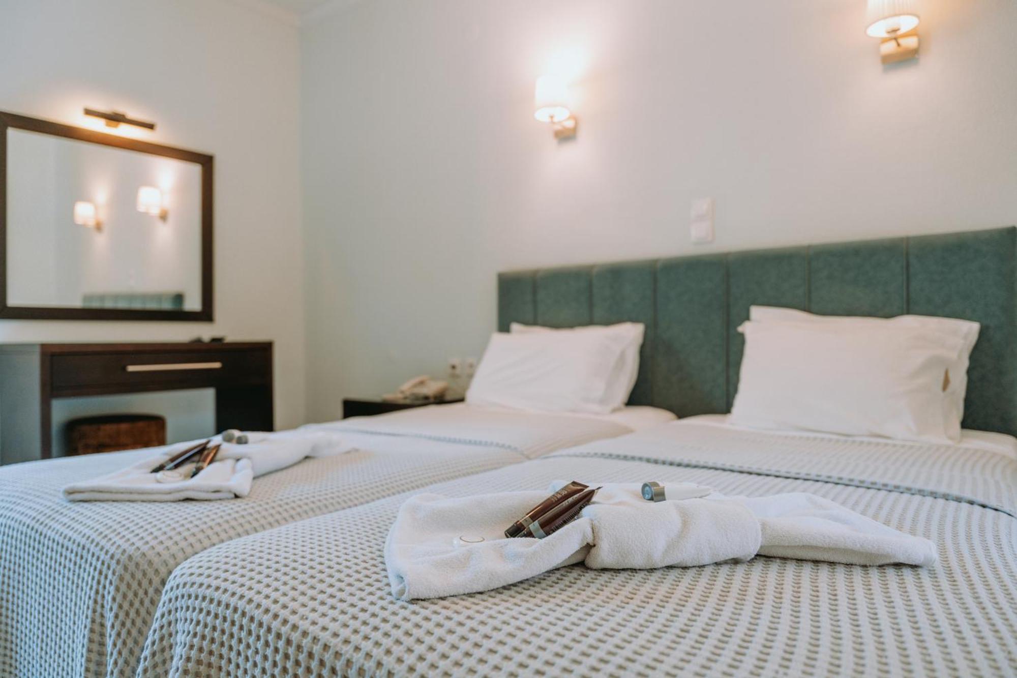 Karavostasi Beach Hotel ペルディカ エクステリア 写真