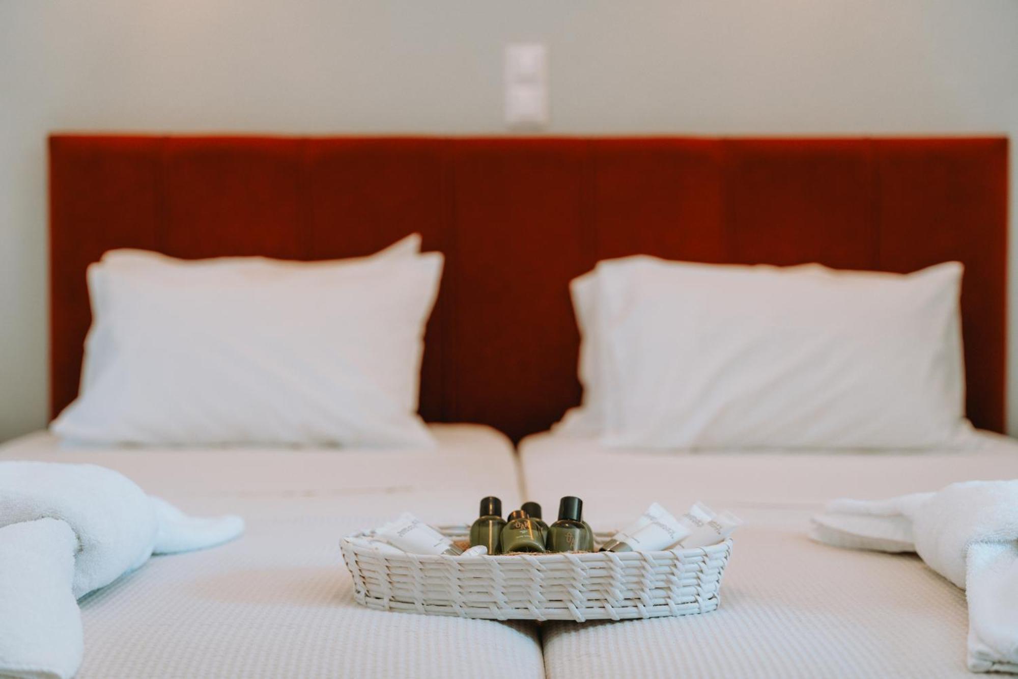 Karavostasi Beach Hotel ペルディカ エクステリア 写真