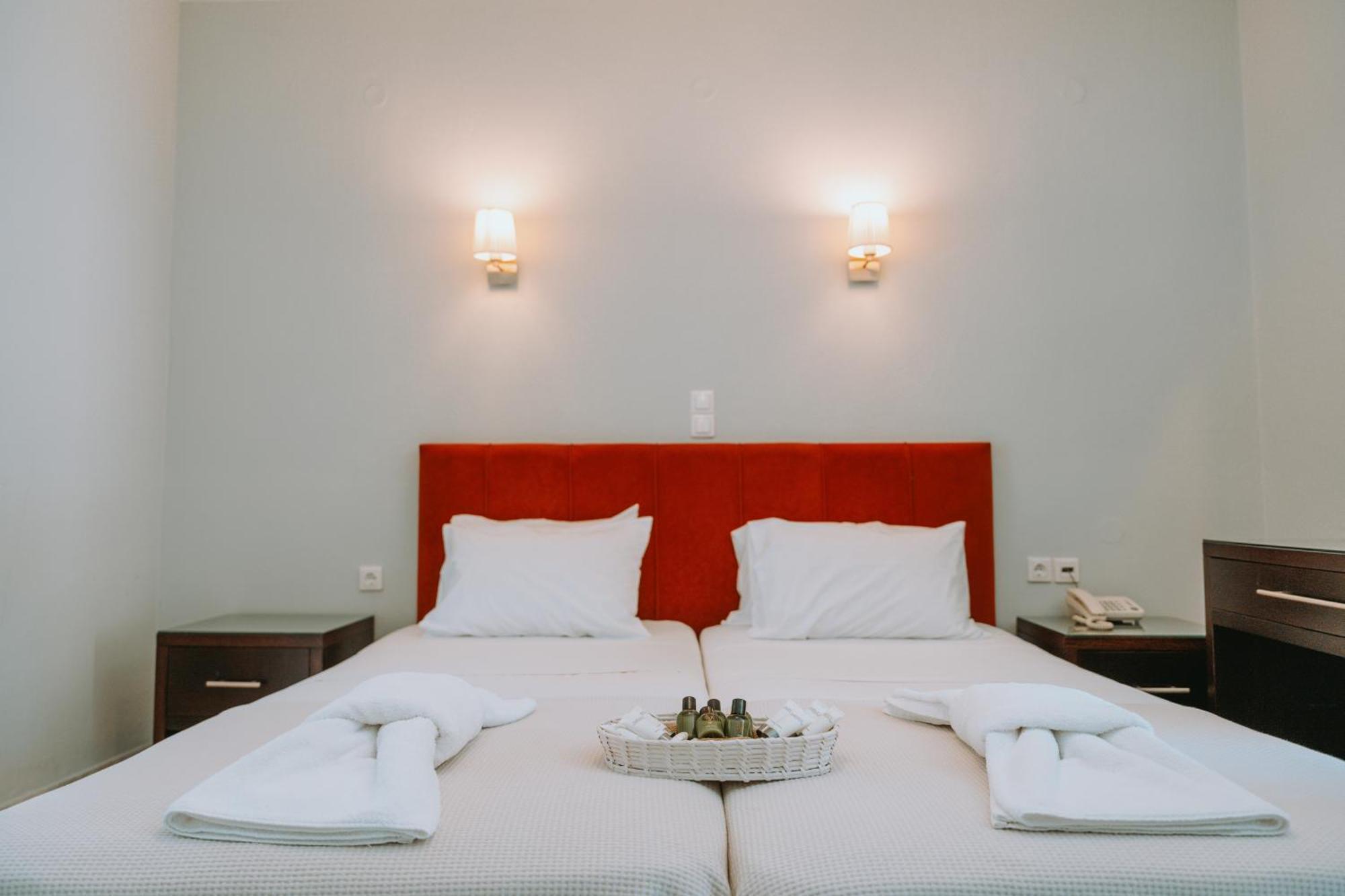 Karavostasi Beach Hotel ペルディカ エクステリア 写真