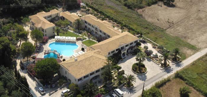 Karavostasi Beach Hotel ペルディカ エクステリア 写真