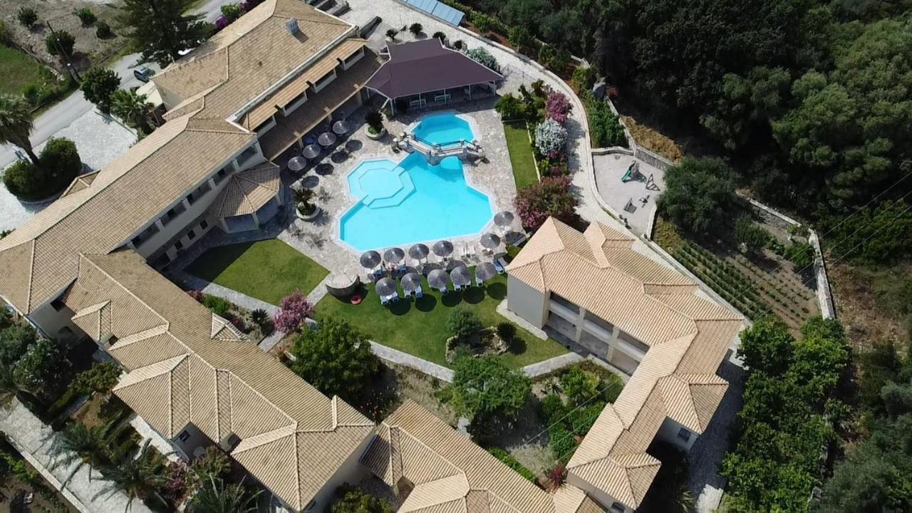 Karavostasi Beach Hotel ペルディカ エクステリア 写真