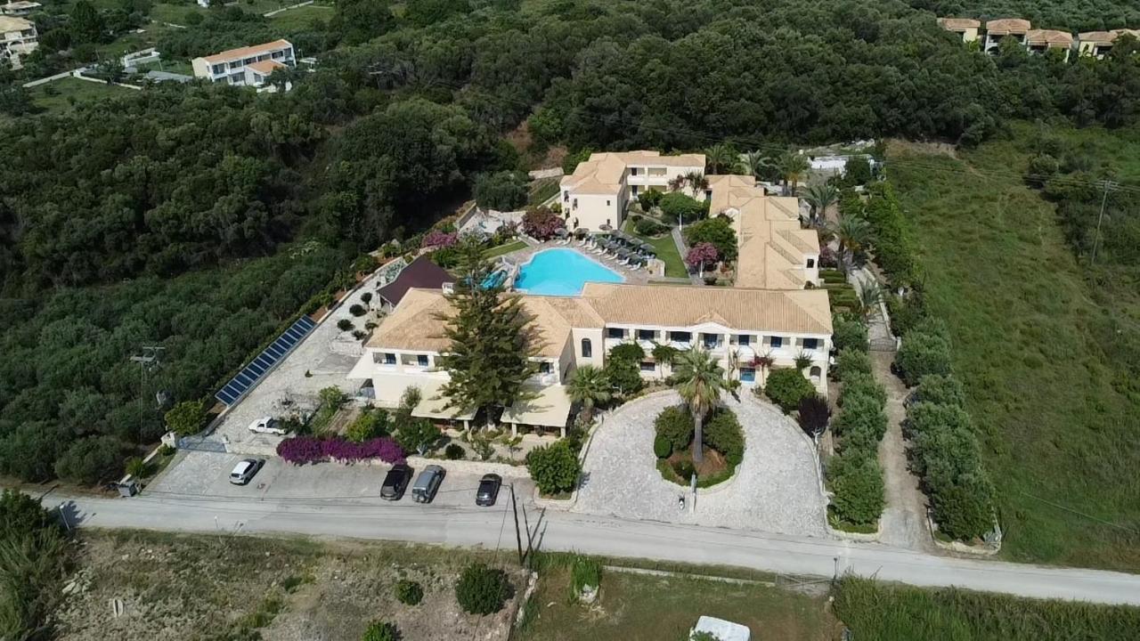 Karavostasi Beach Hotel ペルディカ エクステリア 写真