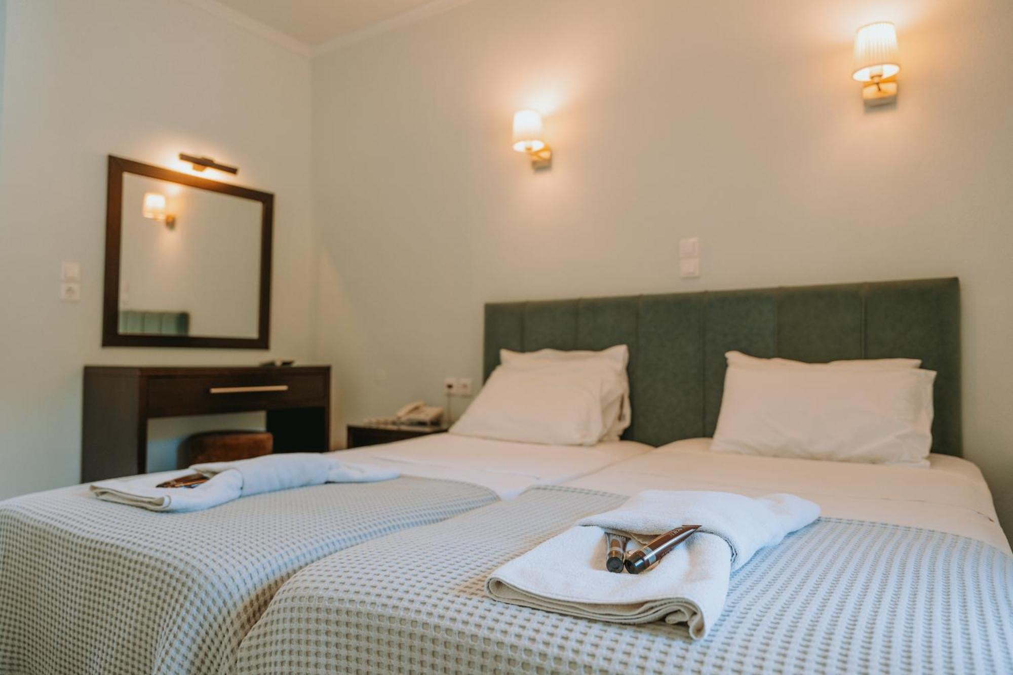 Karavostasi Beach Hotel ペルディカ エクステリア 写真