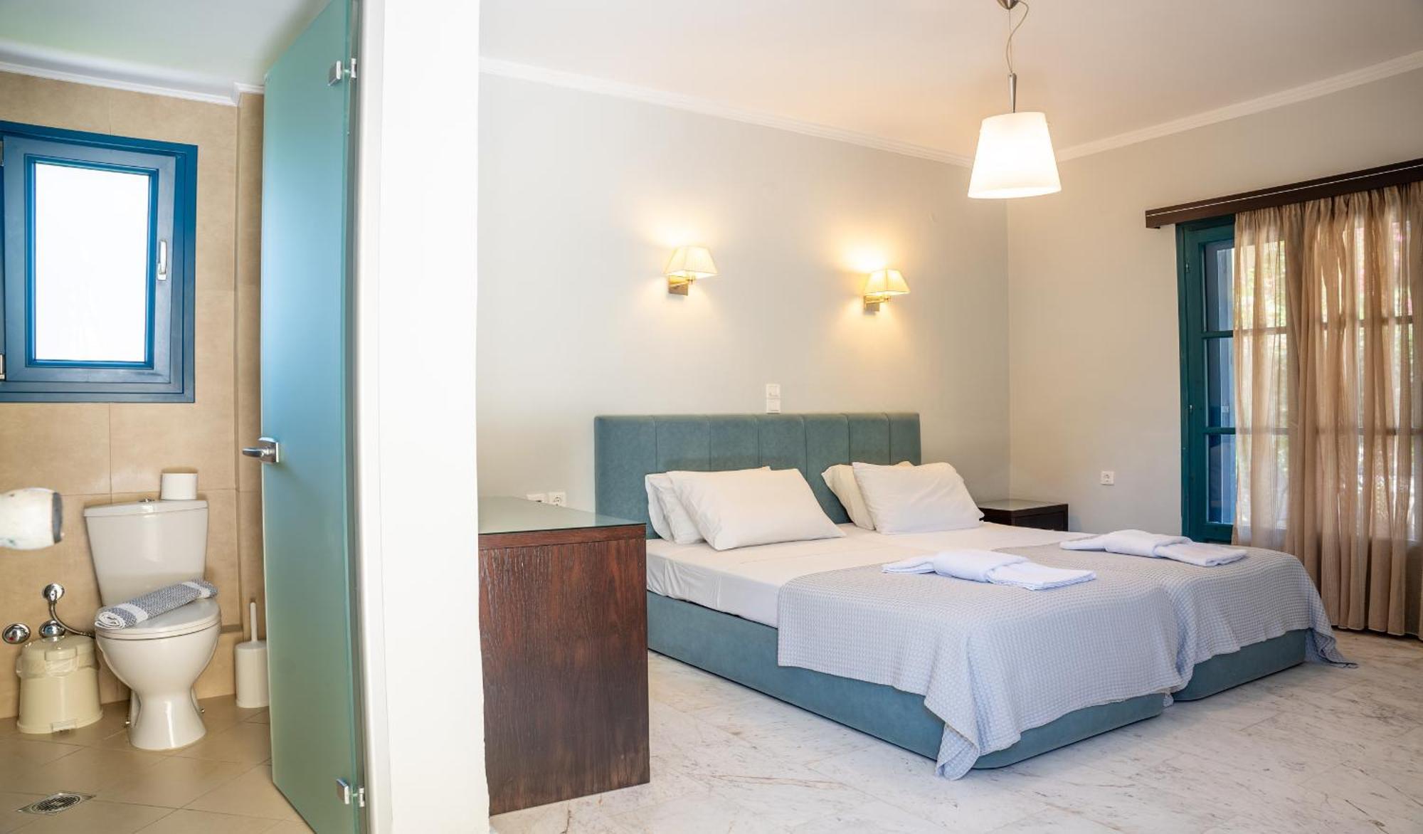 Karavostasi Beach Hotel ペルディカ エクステリア 写真