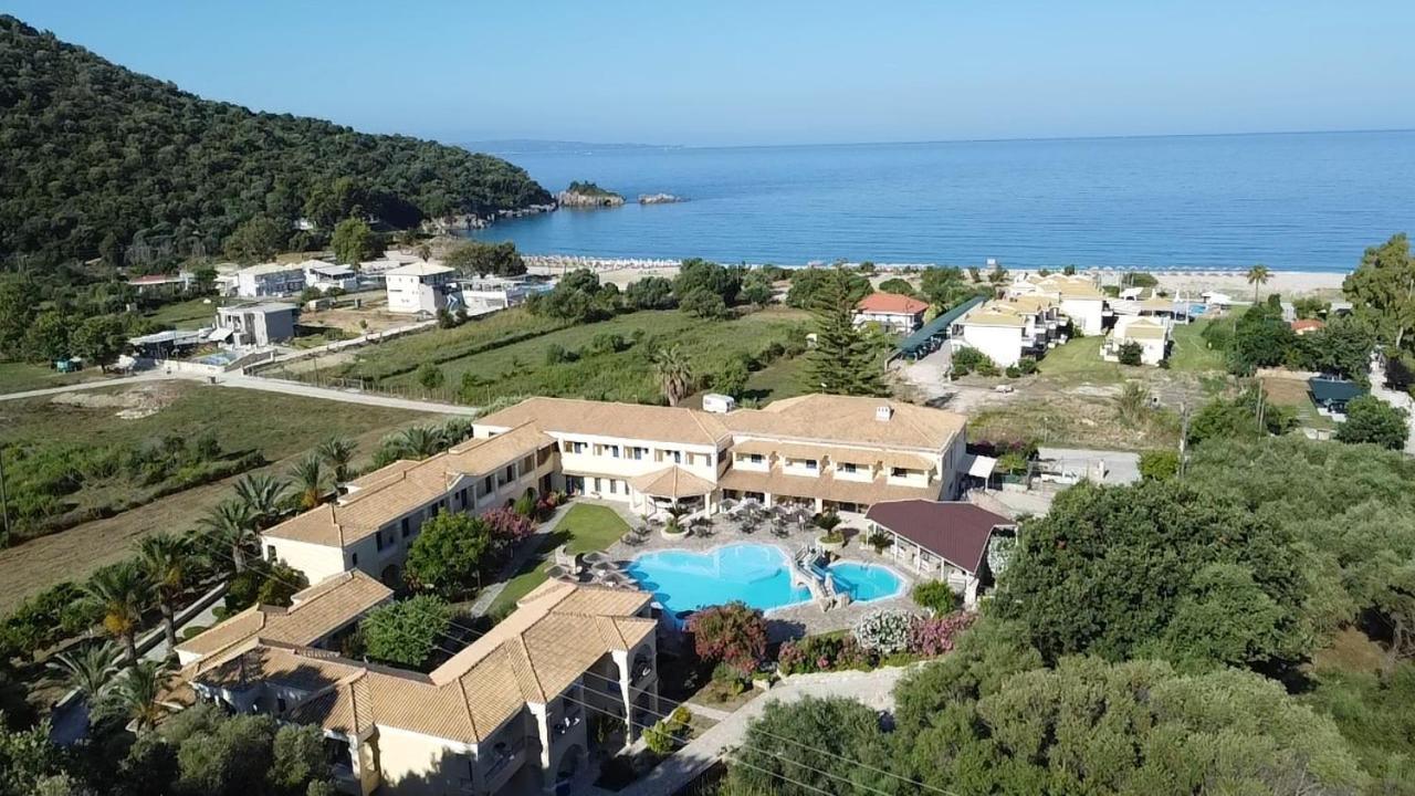 Karavostasi Beach Hotel ペルディカ エクステリア 写真