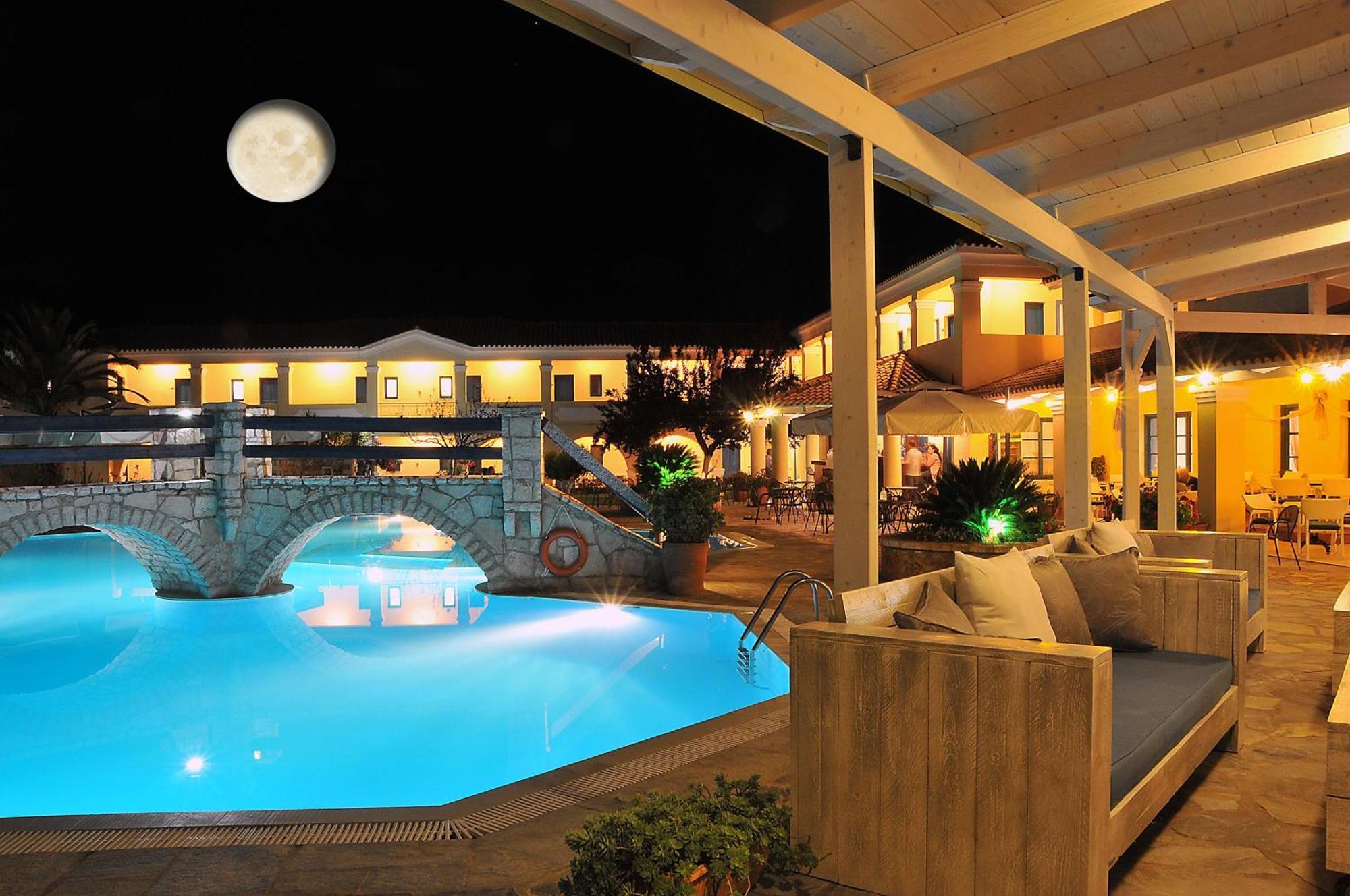 Karavostasi Beach Hotel ペルディカ エクステリア 写真